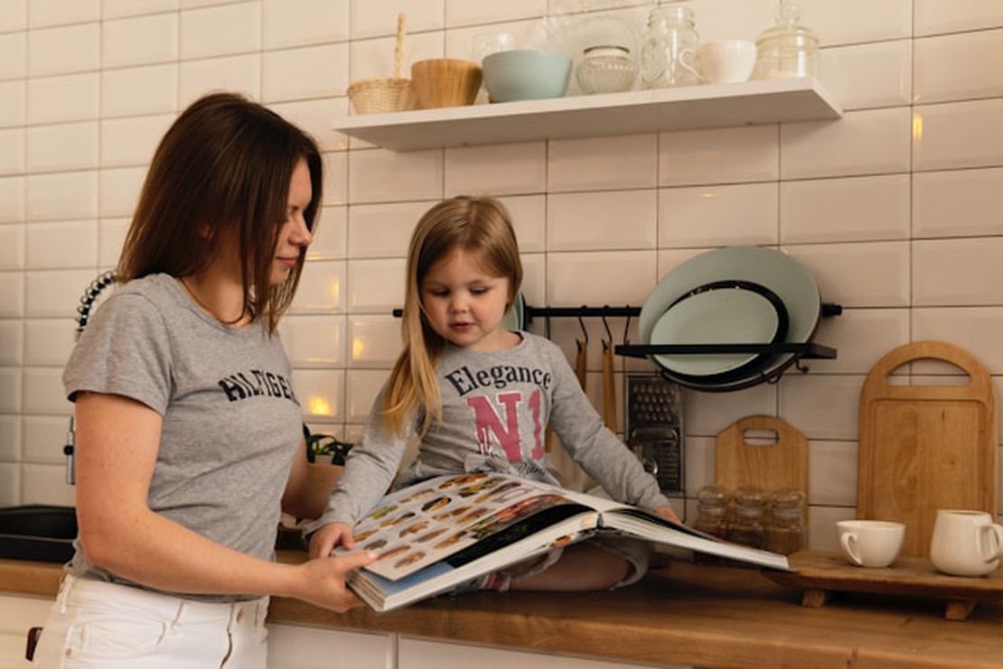 Kids in the Kitchen: A Fun Guide by Age (2, 6 & 10+)